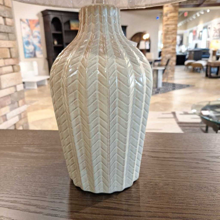 WHITE CERAMIC LAMP (BBK)