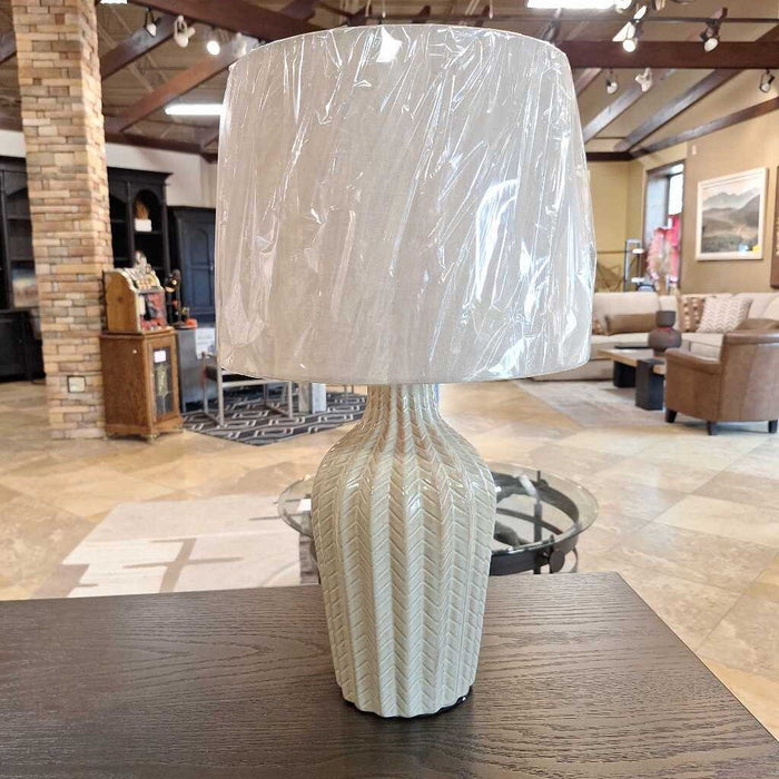 WHITE CERAMIC LAMP (BBK)