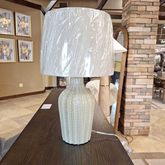 WHITE CERAMIC LAMP (BBK)
