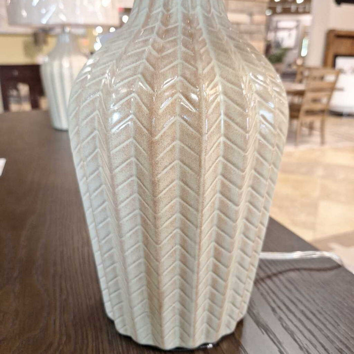 WHITE CERAMIC LAMP (BBK)