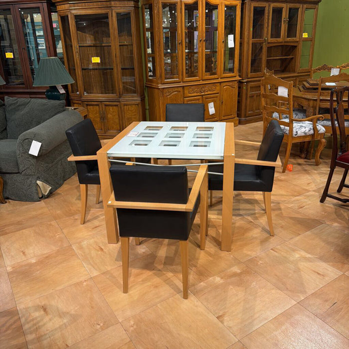 LW/GT DR Table w/ 4CH's(BAH)