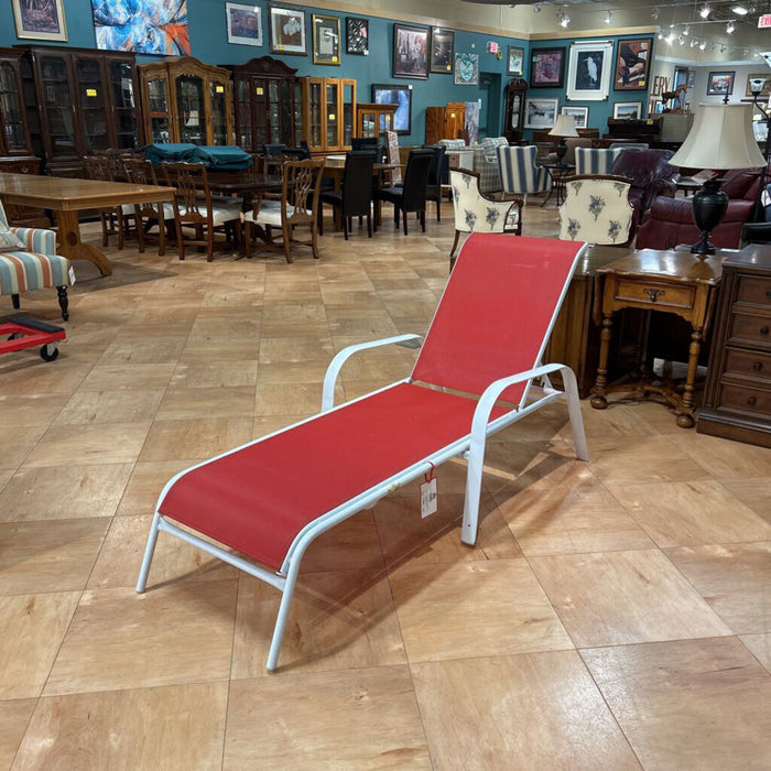 Red/White Patio Lounger(TI)
