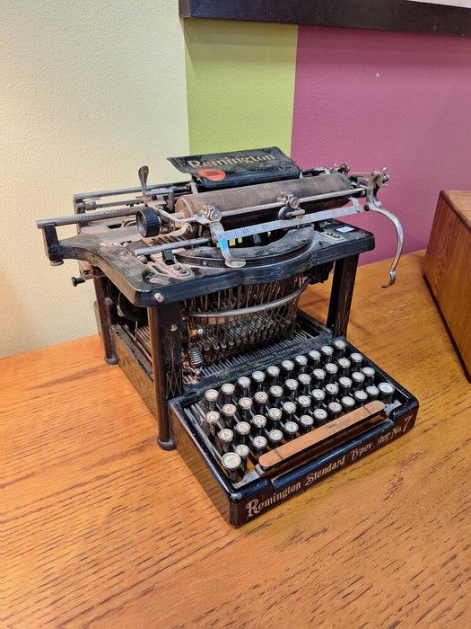Antique Typewriter(SK)