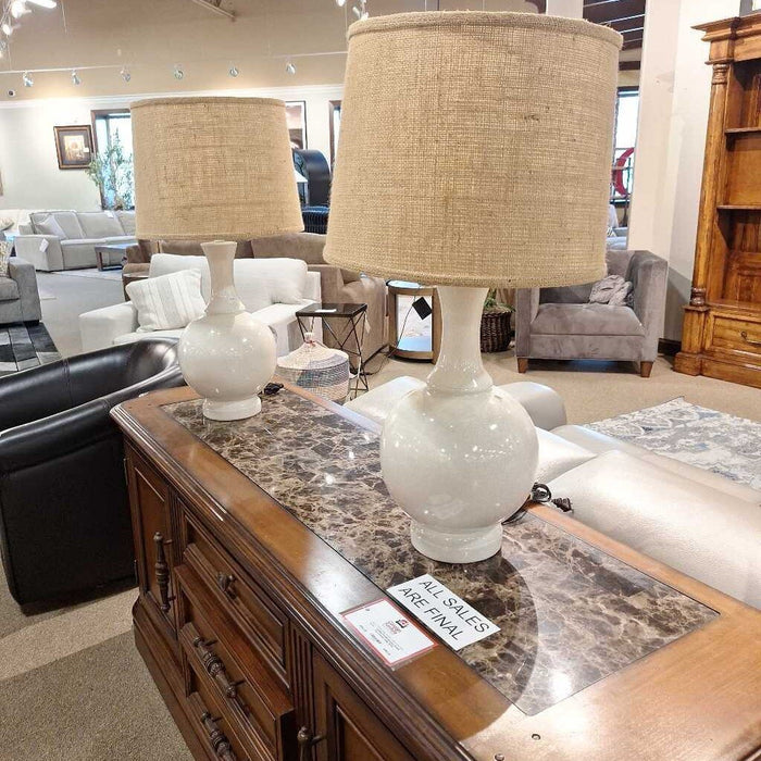 Bulbous/Tan White Table Lamp(KL)
