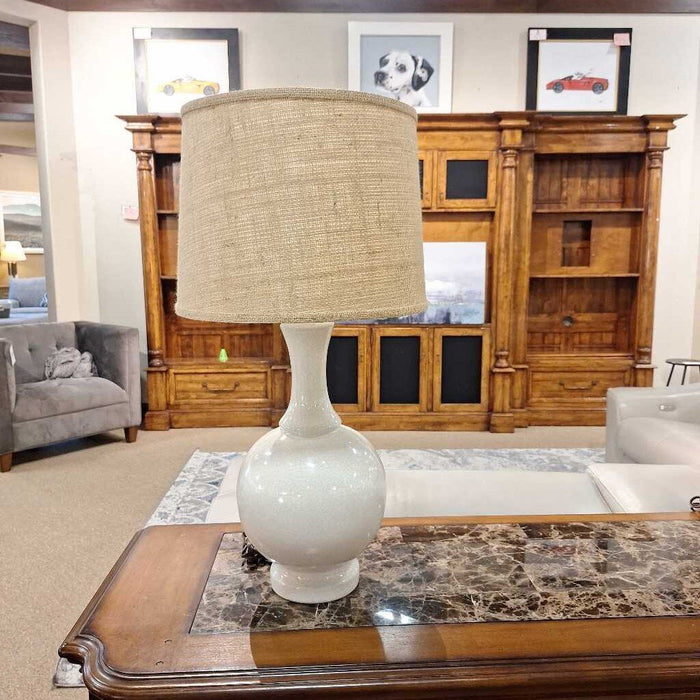 Bulbous/Tan White Table Lamp(KL)