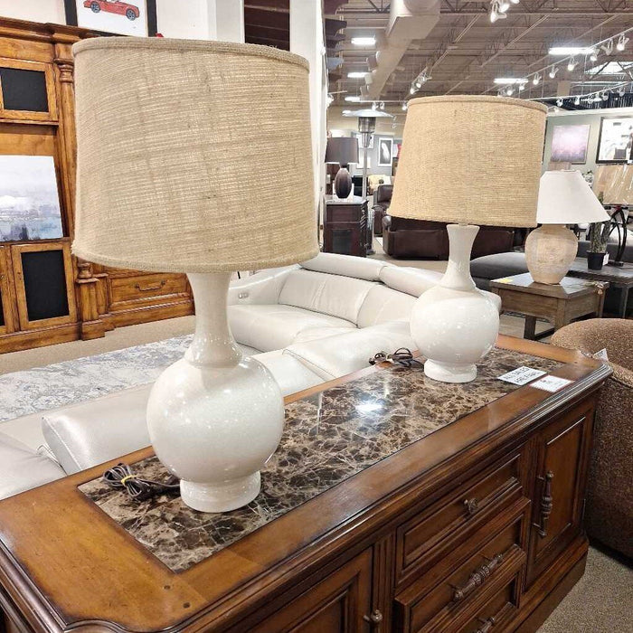Bulbous/Tan White Table Lamp(KL)