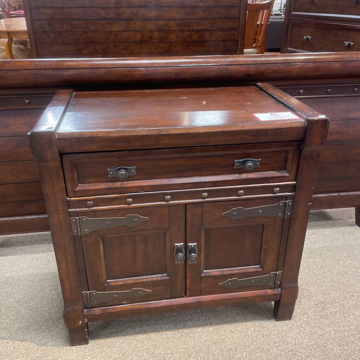 2-Door Rustic DW Nightstand(BAH)