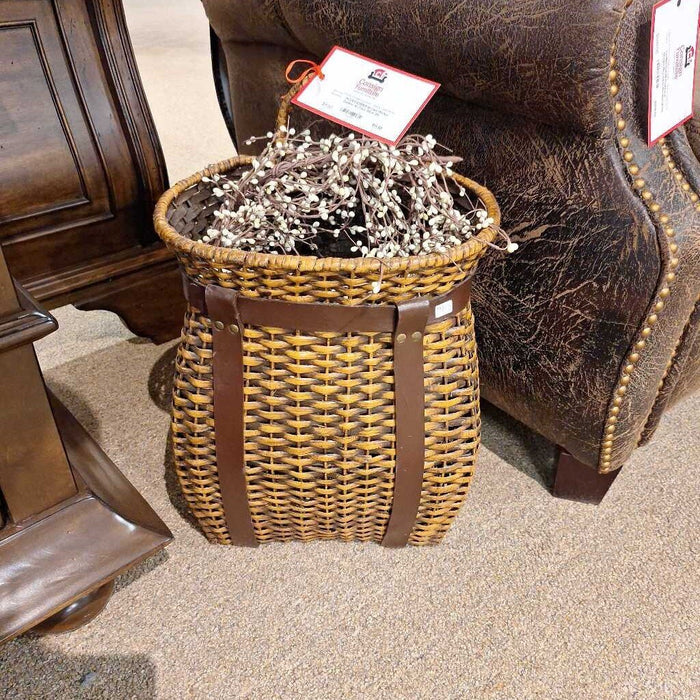 Brown Wicker Basket w/ Faux Stick (M)