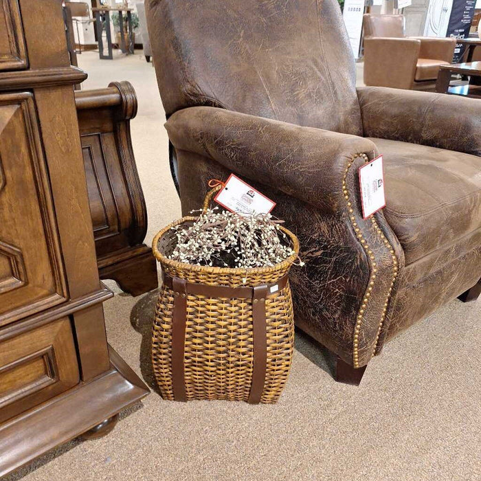 Brown Wicker Basket w/ Faux Stick (M)