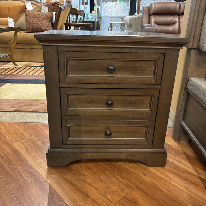DW 3 Drawer Nightstand (BLH)