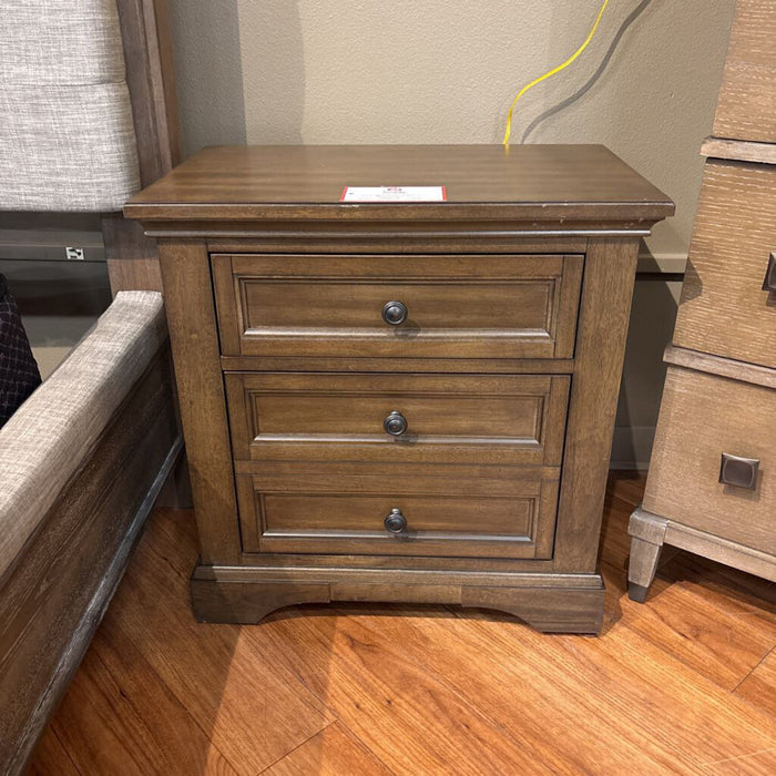 DW 3 Drawer Nightstand (BLH)