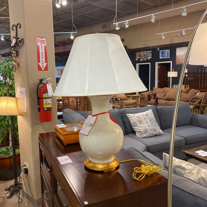 Bulbous Cream Table Lamp(AT)