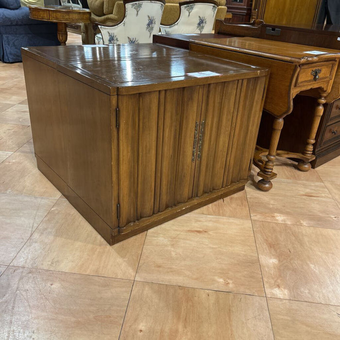 Ethan Allen DW 2-Door Cabinet(BAH)