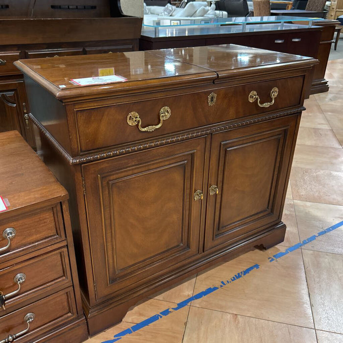DW Drexel 2-Door Server(LSH)