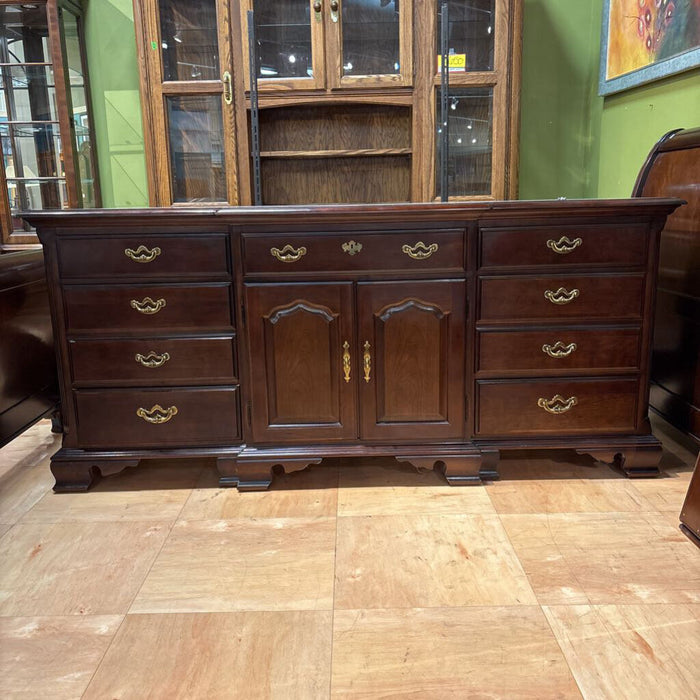 9-Drawer Thomasville Dresser/Mirror(KHK)