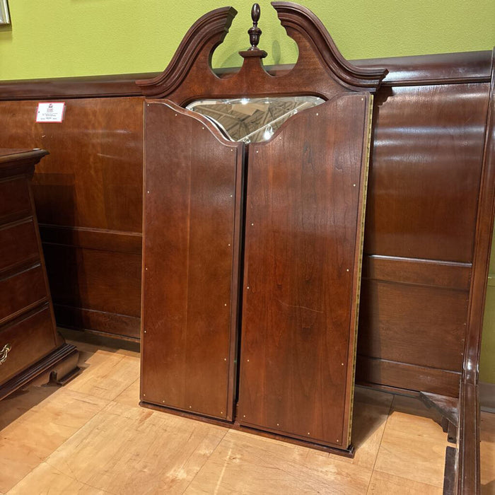 9-Drawer Thomasville Dresser/Mirror(KHK)
