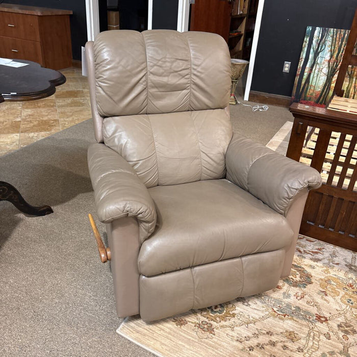 Tan/Leather Manuel La-Z-Boy Recliner (BTK)