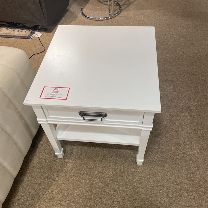 1-Drawer White End Table(BTK)