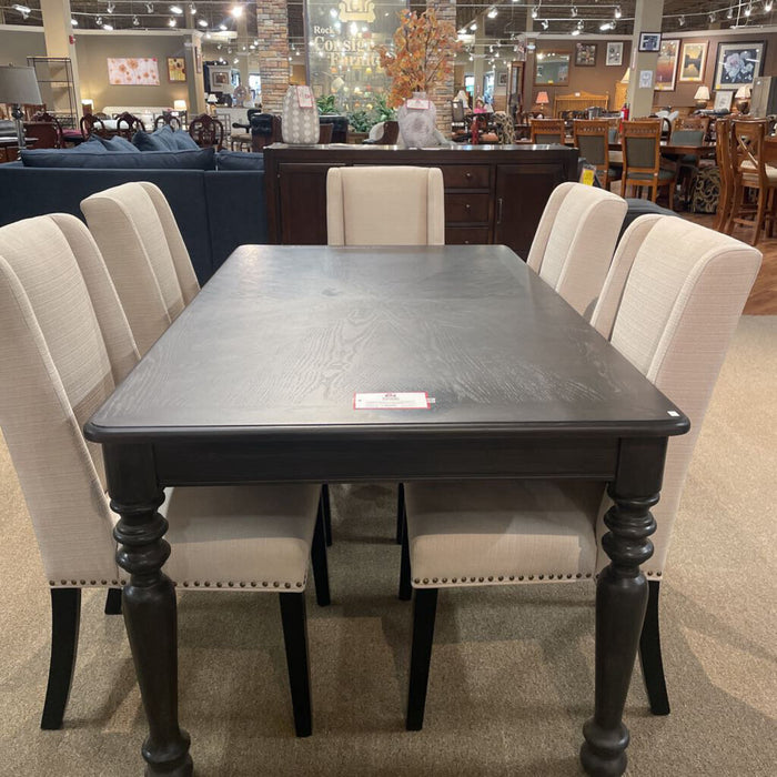 Black DR Table w/ 6 White Chairs(SAK)