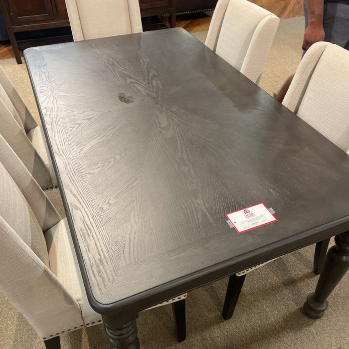 Black DR Table w/ 6 White Chairs(SAK)