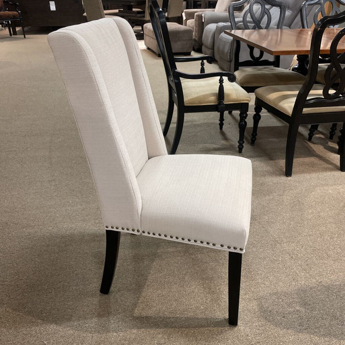 Black DR Table w/ 6 White Chairs(SAK)
