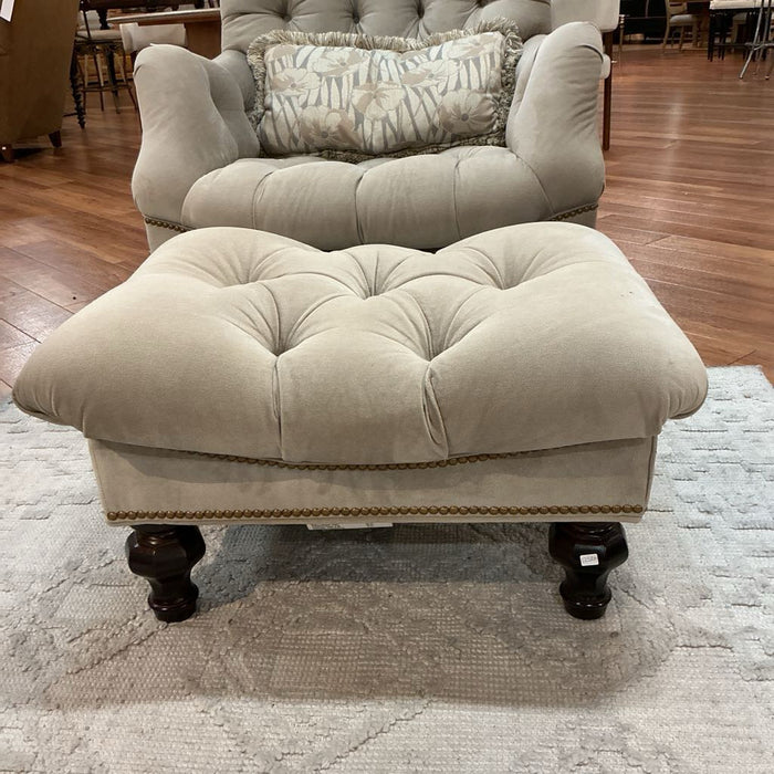White Fabric Tufted Thomasville Ottoman (KL)