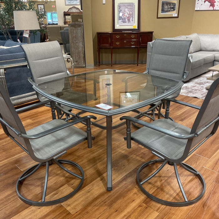 GT/Grey Patio Table w/ 4 Swivel CH(ALK)
