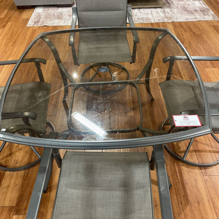 GT/Grey Patio Table w/ 4 Swivel CH(ALK)