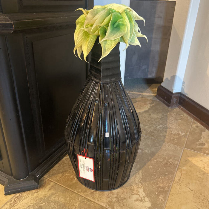 Black/Rattan Vase w/ Faux Plant(AT)