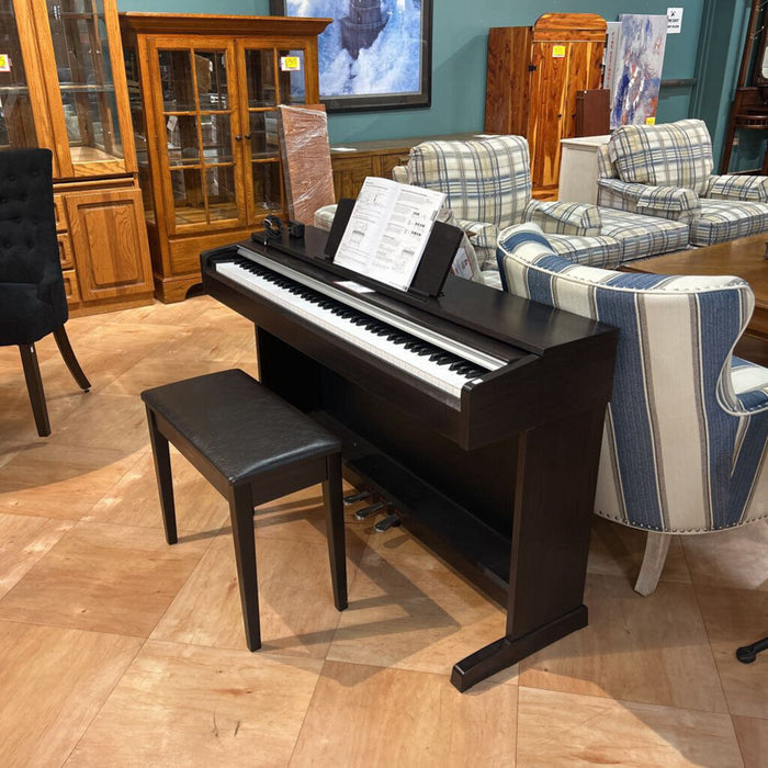 Black Yamaha Electric Keyboard (KLH)