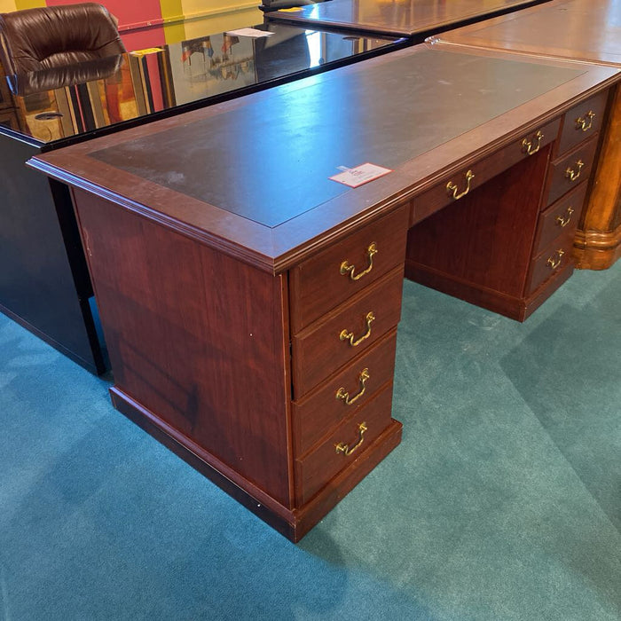 DW Executive Desk (BTK)