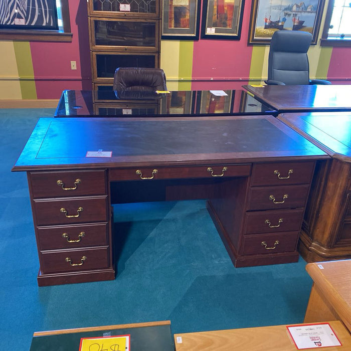 DW Executive Desk (BTK)