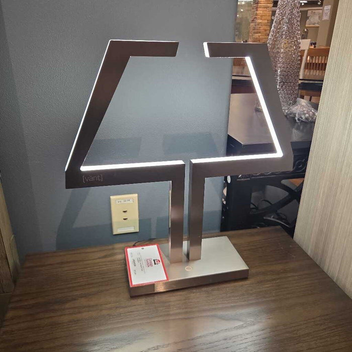 Vant Nickel Table Lamp(BLA)