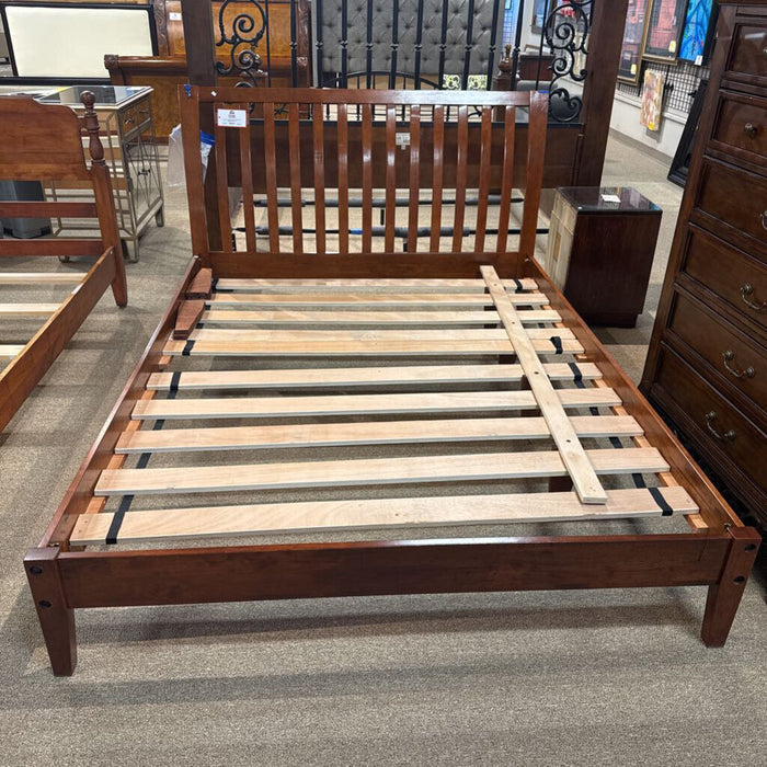 DW Queen Bedframe (LSH)