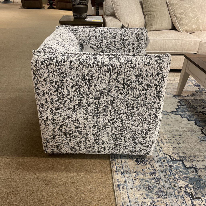 Finnegan Swivel Chair (CKK)