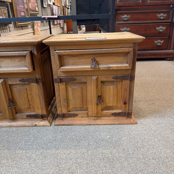 Antique 2-Door Oak Nightstand(KL)