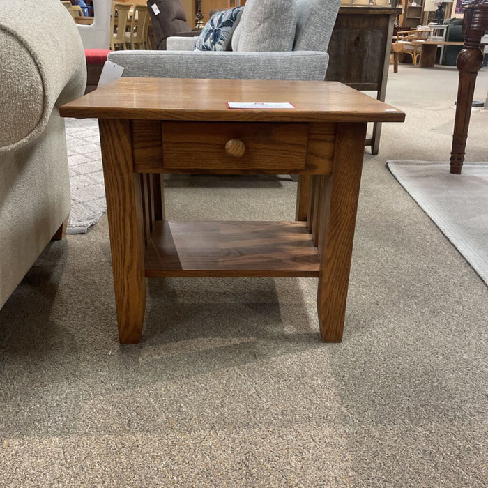 Oak Amish End Table(TI)