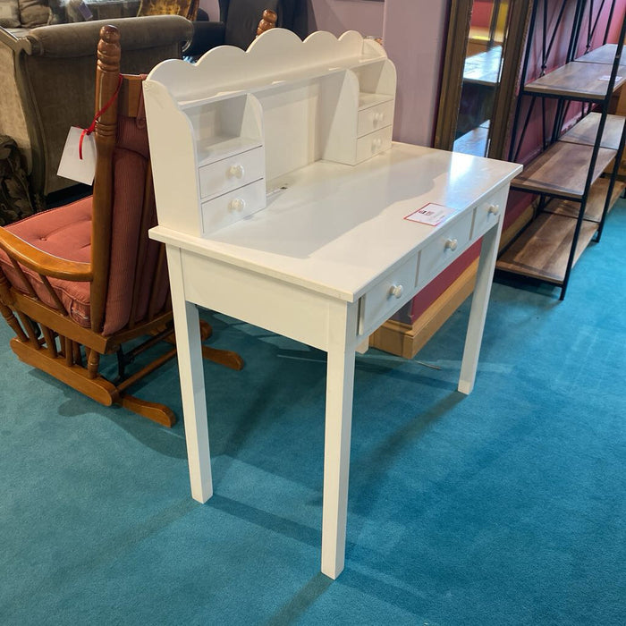 White 2 pc Desk (MI)