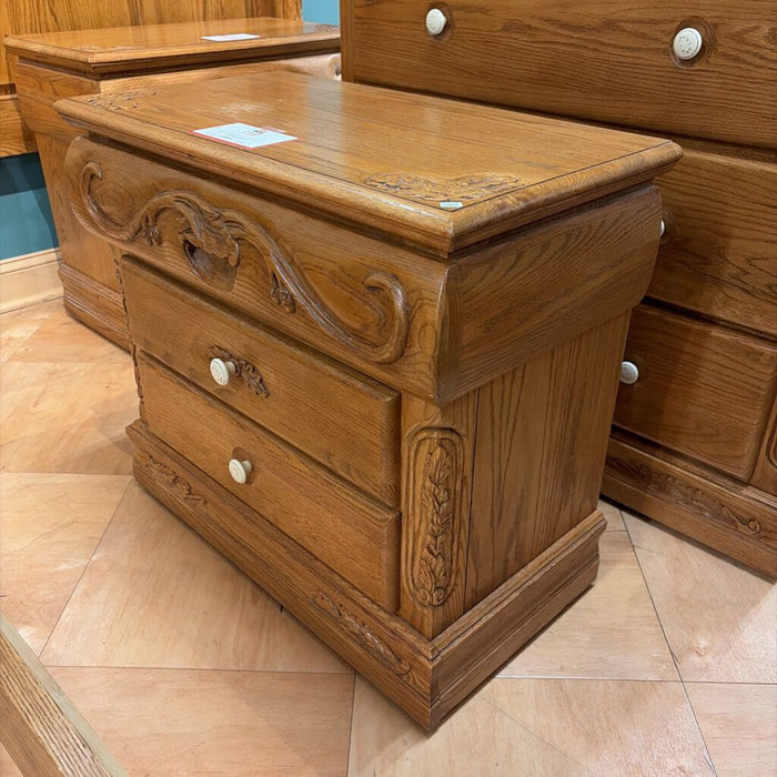 3-Drawer LW Carved Nightstand(BHA)