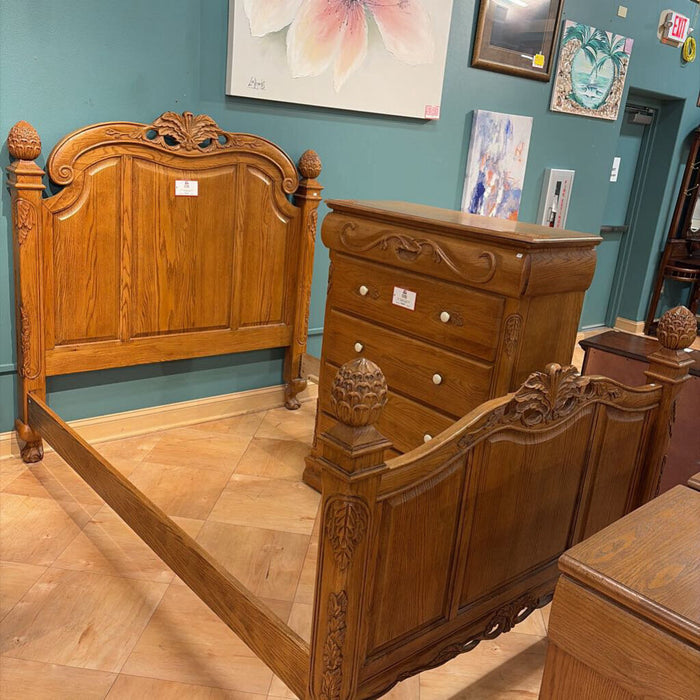 LW Oak Carved Queen Bedframe(ALK)