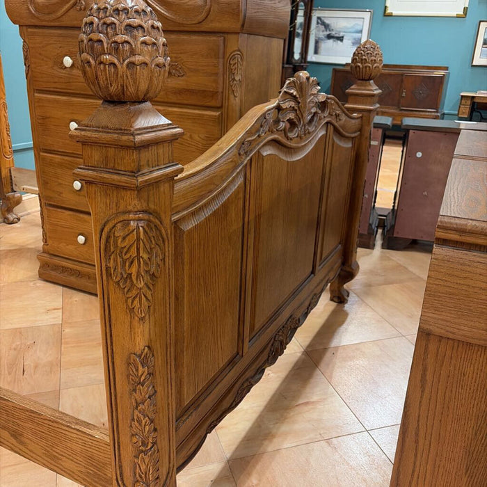 LW Oak Carved Queen Bedframe(ALK)