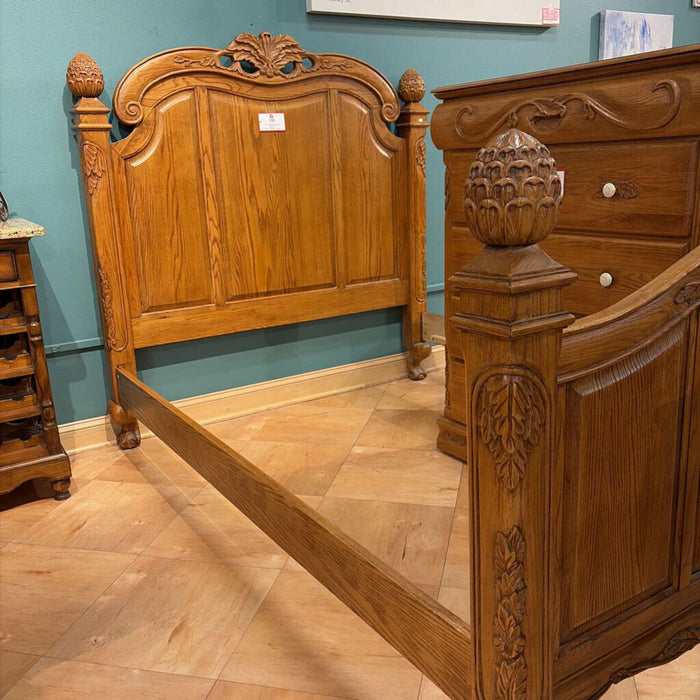 LW Oak Carved Queen Bedframe(ALK)