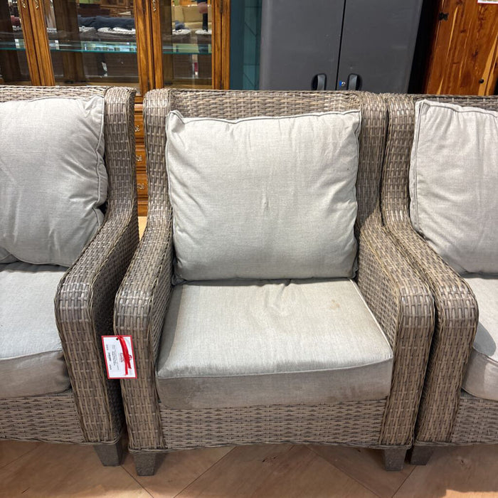 Wicker/Rattan Wingback Patio Chair(TI)