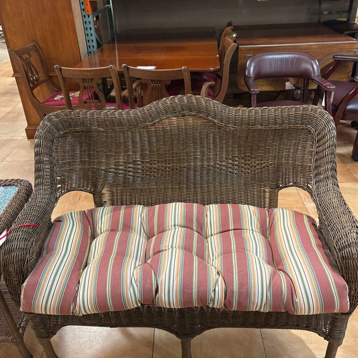 Wicker Loveseat w/ Cushion(TI)