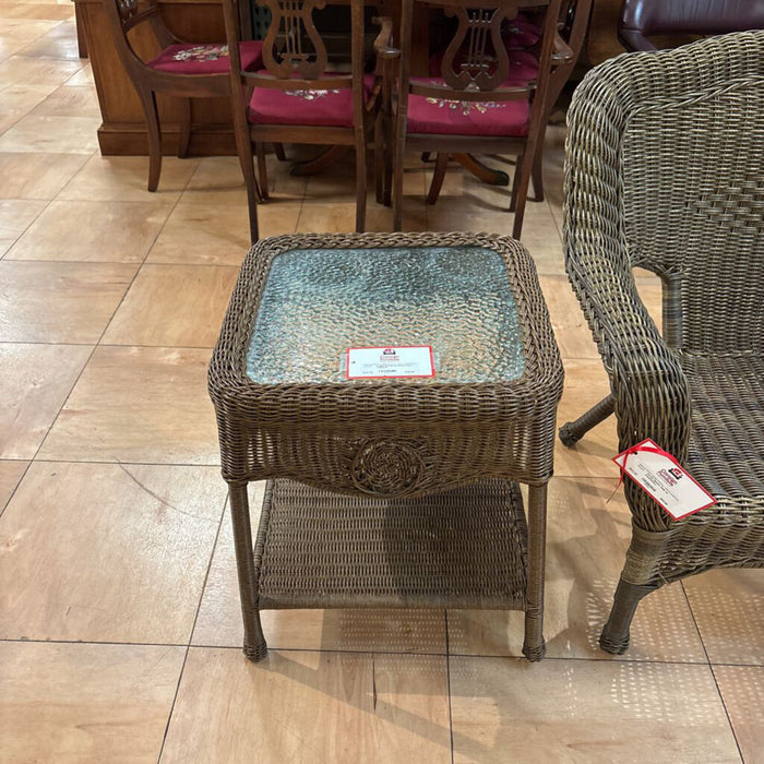 GT/Wicker End Table(LS)