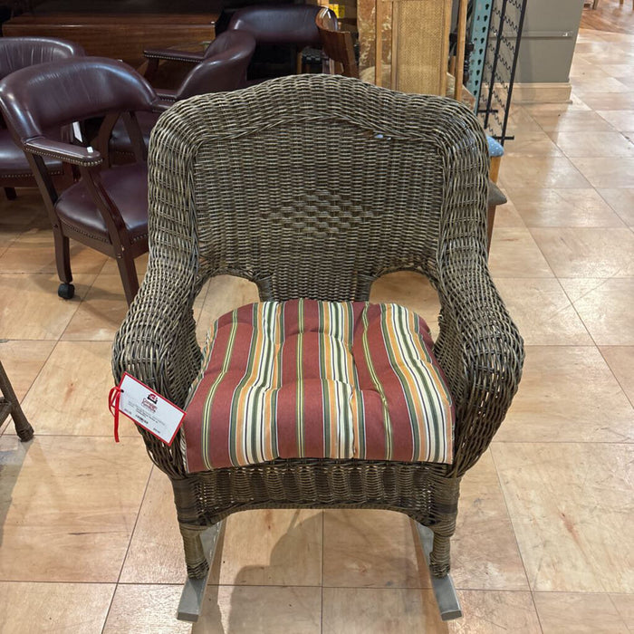 Wicker Rocker w/ Cushion(KL)