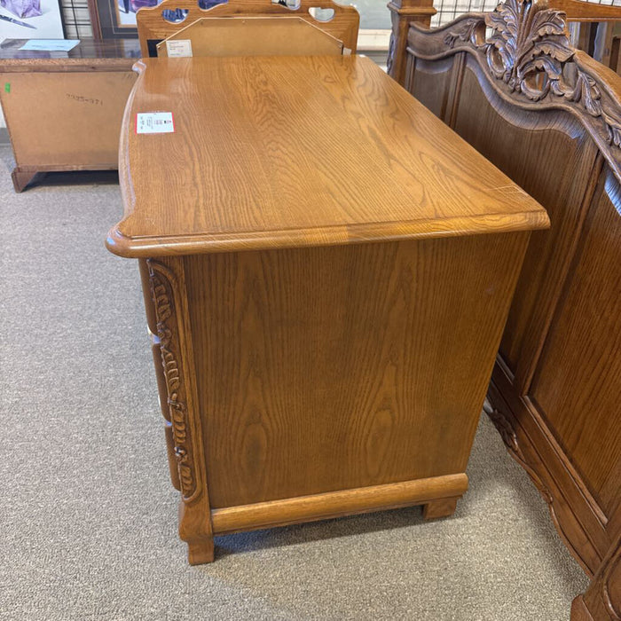 LW Ornate 3-Drawer Dresser(BTK)