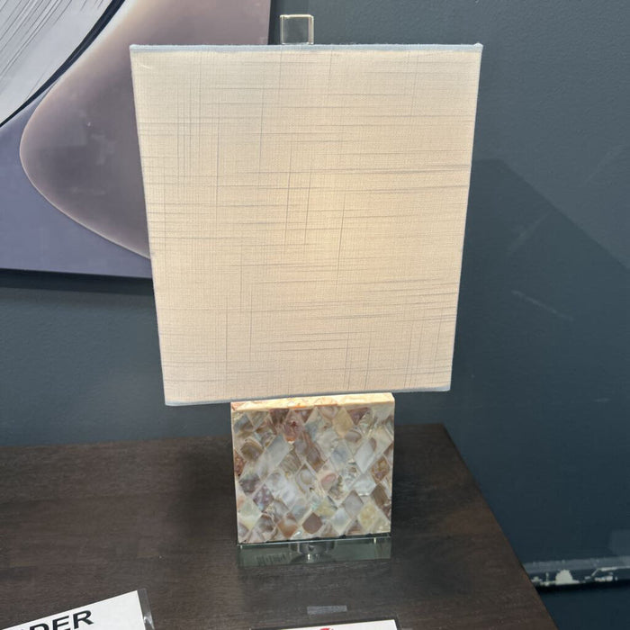 Cube Pearl Base Lamp (LS)