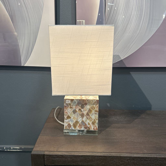 Cube Pearl Base Lamp (LS)
