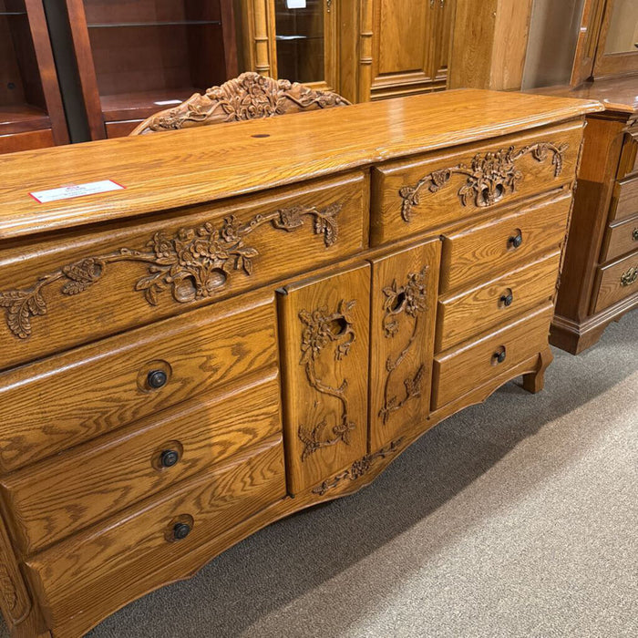 Oak Dresser w/ Mirror (BTK)